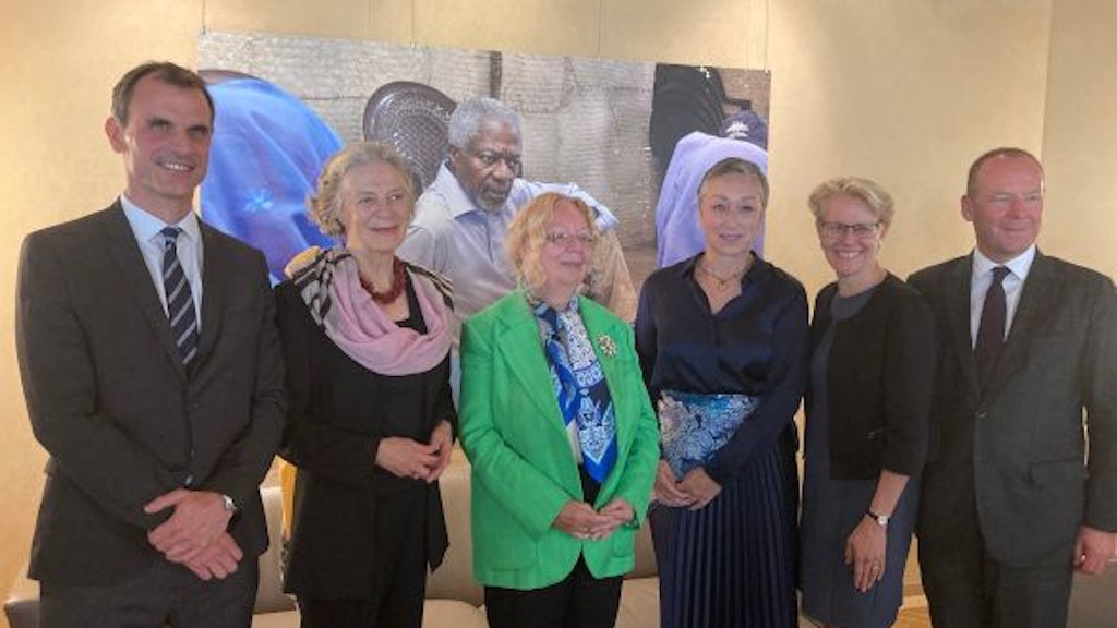 Local and national authorities, the UNOG Director-General and Ms. Annan