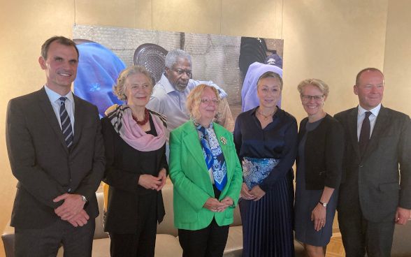 Local and national authorities, the UNOG Director-General and Ms. Annan